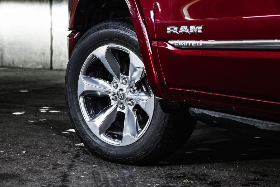 Колеса Ram 1500 Limited Crew Cab EcoDiesel (DT) 2019 года  (фото 18 из 18)